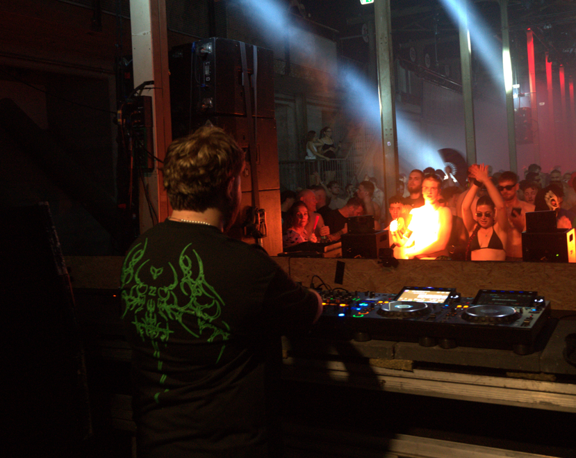 DEVISION®️ OVERSIZED TEE GREEN